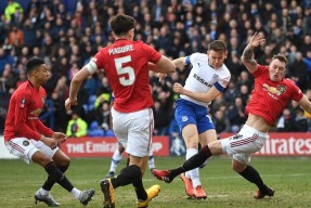 九游活动-转会期法兰克福调整名单以备欧冠门兴格拉德巴赫豪取连胜备战国王杯，网友：武汉三镇手感冰凉备战德甲的简单介绍