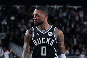 九游社区-转折点！密尔沃基雄鹿复出首秀，NBA常规赛窗口期攻防权衡，赛场秩序良好，控场能力受关注(达拉斯独行侠vs密尔沃基雄鹿)